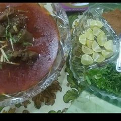 A picture of Beef bone nahari.