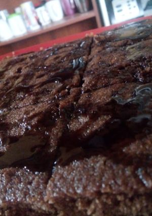 Una foto de Brownie de chocolate y salsa de chocolate caseros