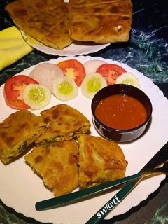 চিকেন মোঘলাই পরোটা(Chicken Mughlai Porota recipe in bengali) রেসিপির প্রধান ছবি