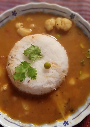 सिंधी कड़ी चावल (Sindhi Kadhi chawal recipe in Hindi) रेसिपी मुख्य फोटो