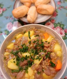 bò sốt vang ngũ vị hương