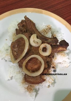 A picture of Pork steak (Bistek tagalog).