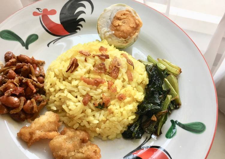 Nasi kuning ala anak kos💛