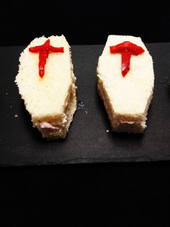 Una foto de Sándwich de tumbas para Halloween