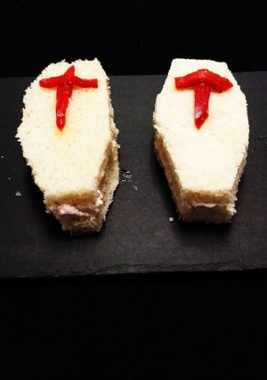 Una foto de Sándwich de tumbas para Halloween