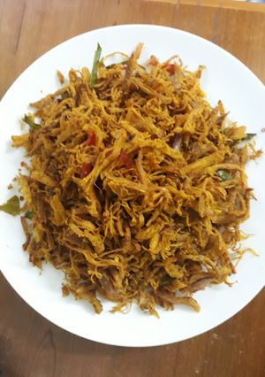 Hình của món Khô gà lá chanh.