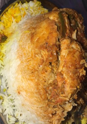 صورة لوصفة مقلوبة بالدجاج وبطاطس