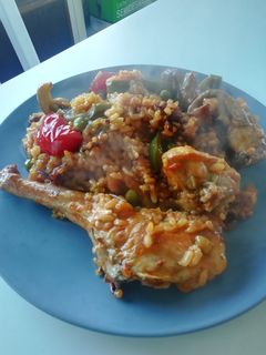 Una foto de Arroz con conejo estilo cartagenero