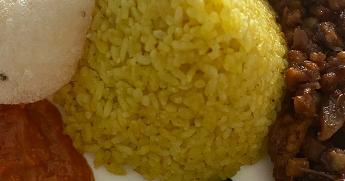 Nasi Kuning Bumbu Marinasi Rice Cooker