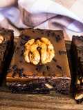 Schoko Brownies - Schoko Kuchen mit saftigem Karamell Walnuss Topping