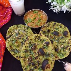 A picture of Green Garlic Butter Naan.