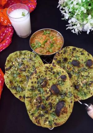 A picture of Green Garlic Butter Naan.