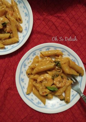 A picture of Prawn and roasted red bell pepper basil pasta.