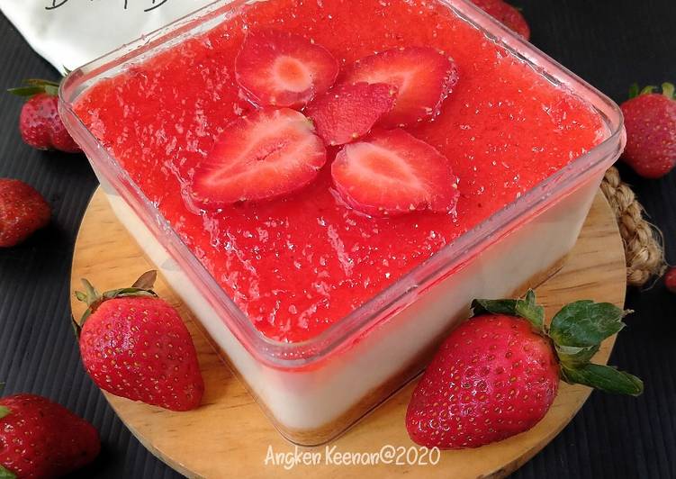 Rahasia Bikin Simple Strawberry Cheesecake Dessert Box, Enak