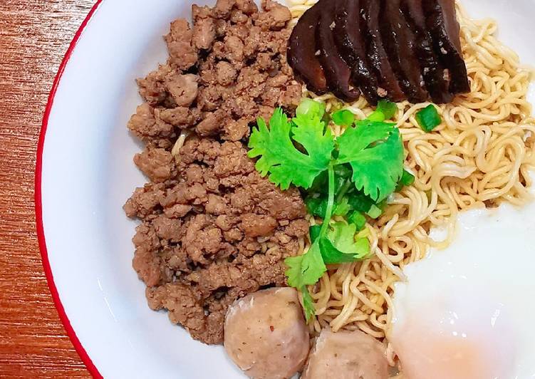 How to Prepare Appetizing 肉脞面 BAK CHOR MEE (MINCED MEAT NOODLES)