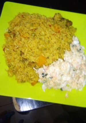 Jollof rice da coleslaw ainihin hoton girkin