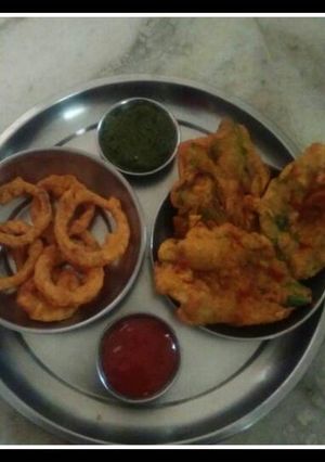 A picture of Palak ke pakode or onion ring.