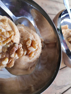 Una foto de Helado de compota de manzana y dulce de leche