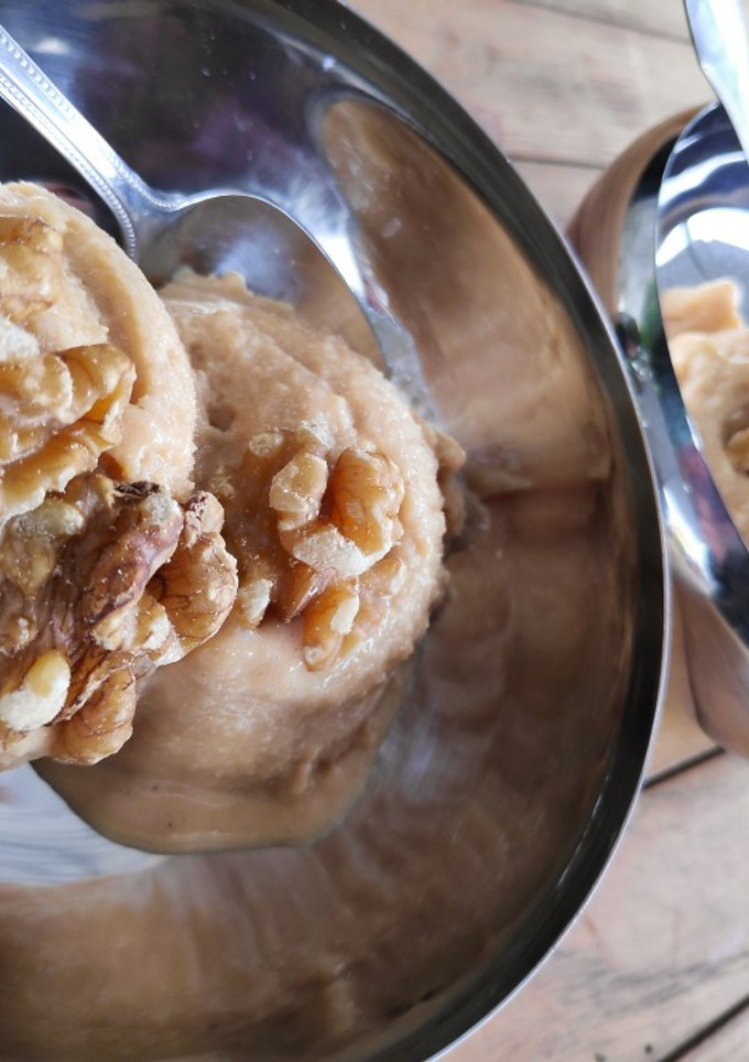 Una foto de Helado de compota de manzana y dulce de leche