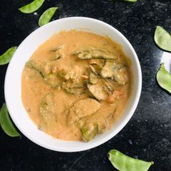 A picture of Nkhungudzu (Snap Peas) in Groundnut flour.
