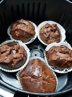 氣炸鍋 巧克力杯子蛋糕 的食譜成品照片