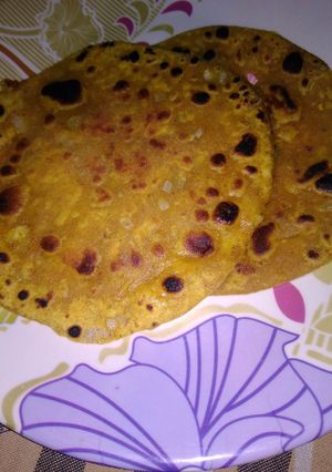 A picture of Pyaaj pratha.