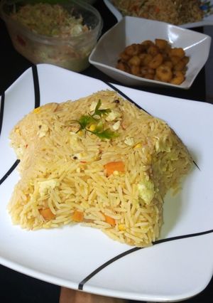 A picture of Chinese fried rice.