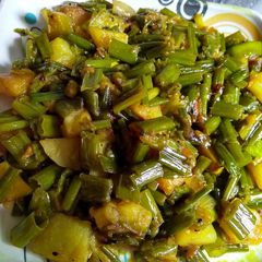 A picture of Spring onion and mix vegetable fry.