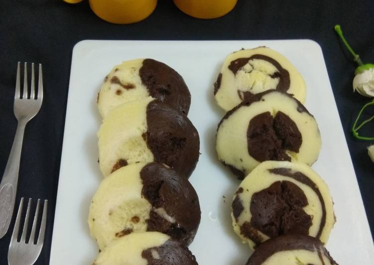Choco-Vanilla Steam Cake in Idli Maker