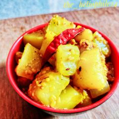 A picture of PEPER DALNA Papaya Curry in Yellow lentil.