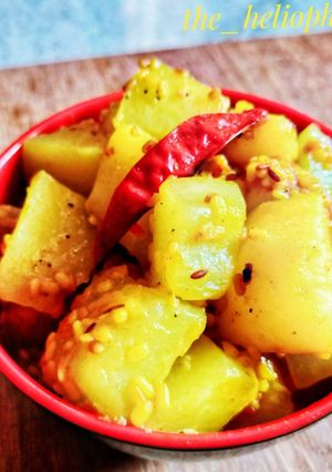 A picture of PEPER DALNA Papaya Curry in Yellow lentil.