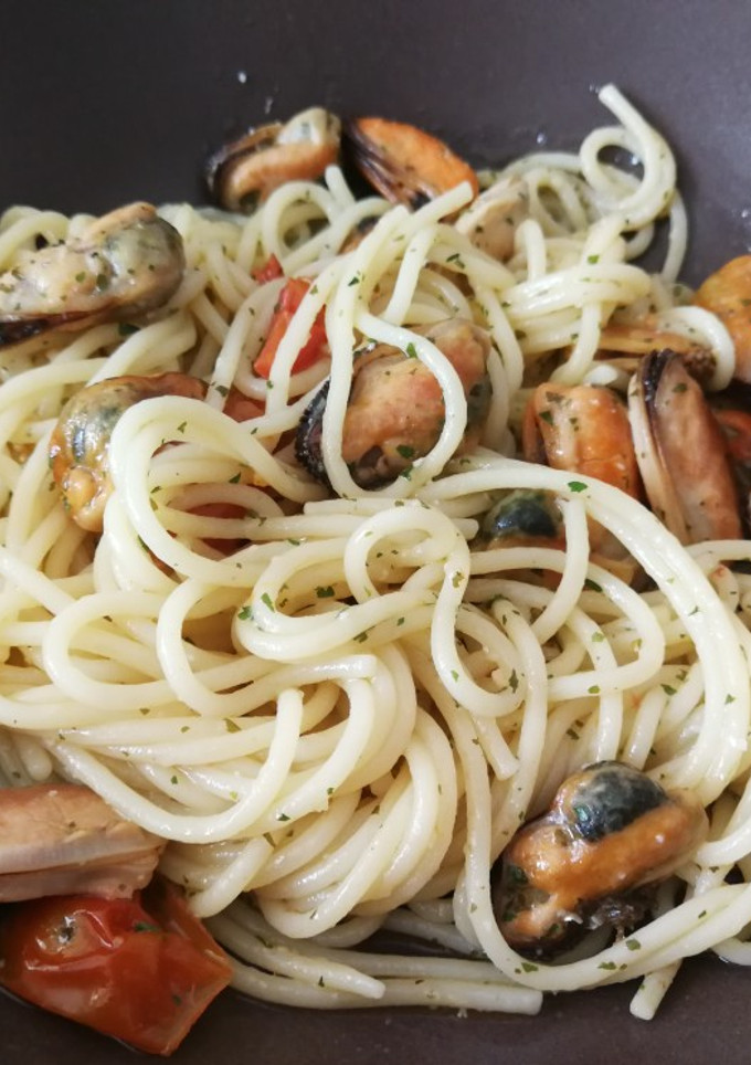 Una foto de Spaghetti alle cozze. (Spaghetti con mejillones)