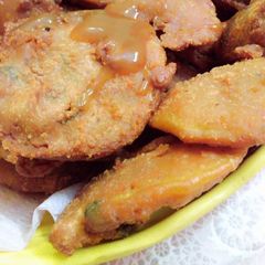 Achari potato pakora A picture of Achari potato pakora.