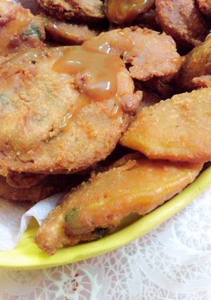 A picture of Achari potato pakora.