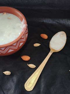 ખીર (Kheer recipe in gujarati) રેસીપી મુખ્ય ફોટો