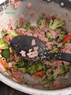 Una foto de Jamón con toque de brócoli 🥦🤭