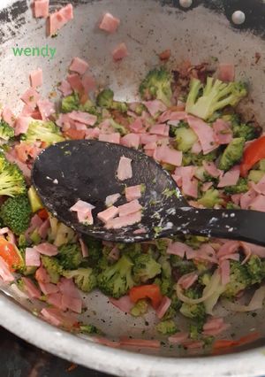 Una foto de Jamón con toque de brócoli 🥦🤭