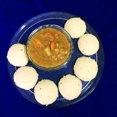 A picture of Idli Sambar.