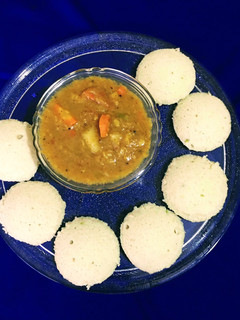 A picture of Idli Sambar.