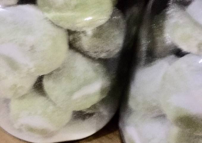 Kue Putri salju pandan