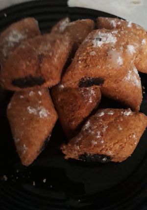 A picture of Makroud (Fried Semolina Pastries).