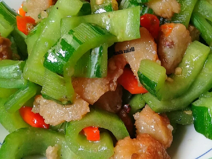 Cara Mudah Menyiapkan Resep Tumis pare belut dg pentol goreng yang Bisa Manjain Lidah Anti Ribet, Uenak Banget