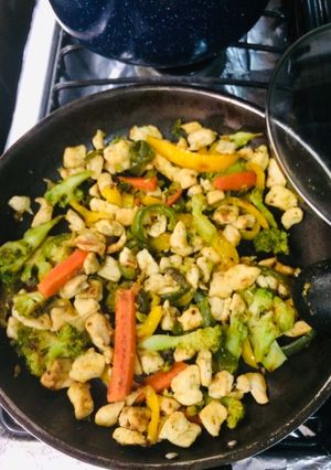 Una foto de Pollo con pimiento