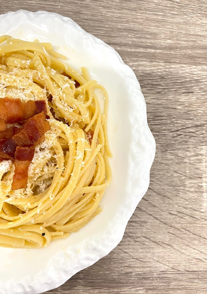 Una foto de Tallarines a la carbonara