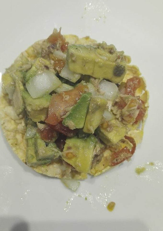 Una foto de Guacamole con atún