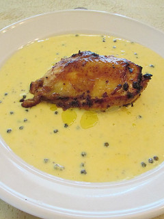 Una foto de Pechuga de pollo a la pimienta verde