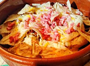 Foto principal de Nachos con bacon y queso gratinados