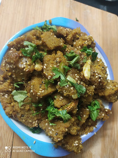 દુધી ના મુઠીયા (Dudhi Muthia Recipe In Gujarati) રેસીપી મુખ્ય ફોટો