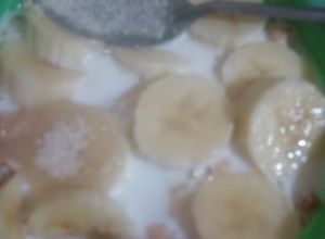 Una foto de Cereal de arroz inflado con leche y plátano 🍌🥰