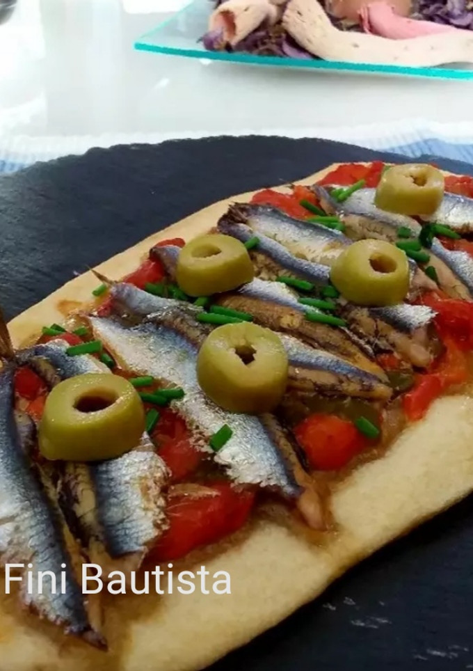 Una foto de Coca individuales de pimiento y boquerones